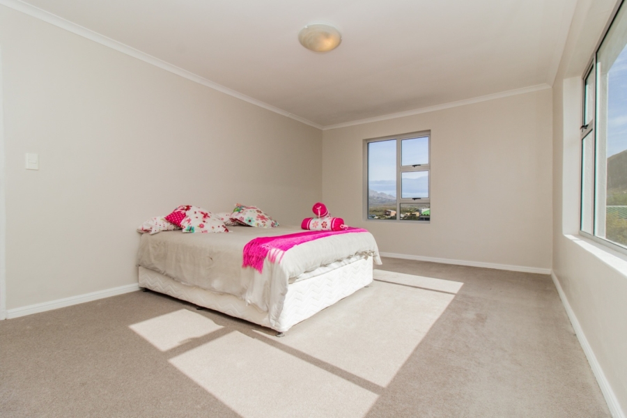 To Let 6 Bedroom Property for Rent in Bettys Bay Western Cape